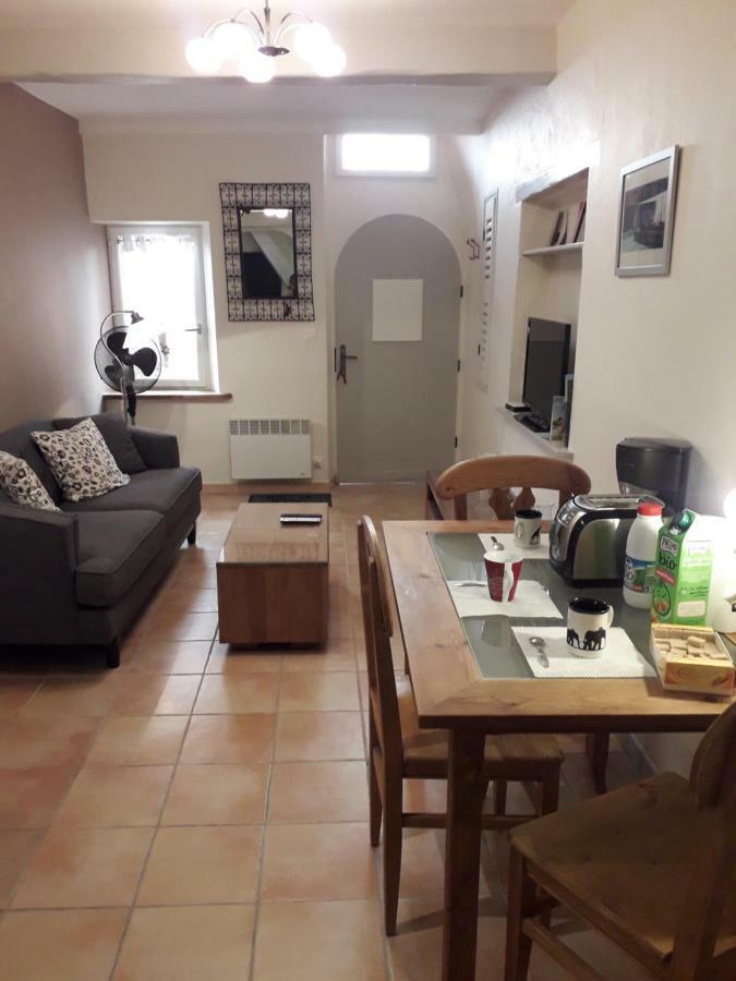 Maison De Village Bagnols-en-Foret Luaran gambar